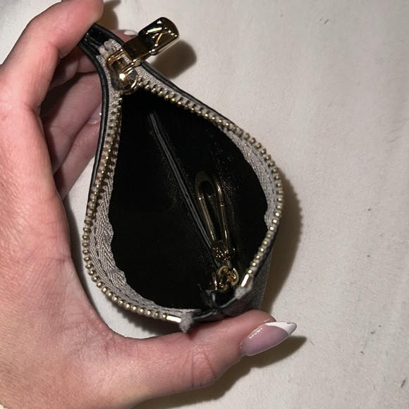 LV Coin Purse Monogram LV - Picture 6 of 7